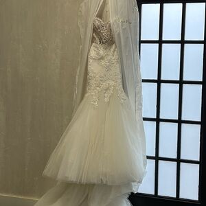 Elegant White Lace Wedding Dress
